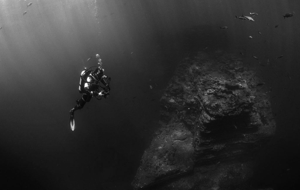 oxygen levels - diver in sea